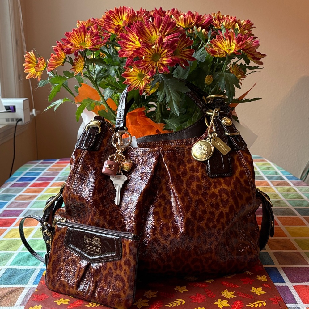🐆 COACH VINTAGE  PATIENT LEATHER BAG WITH NWT BAG  CHARM 🐆 - Picture 2 of 14